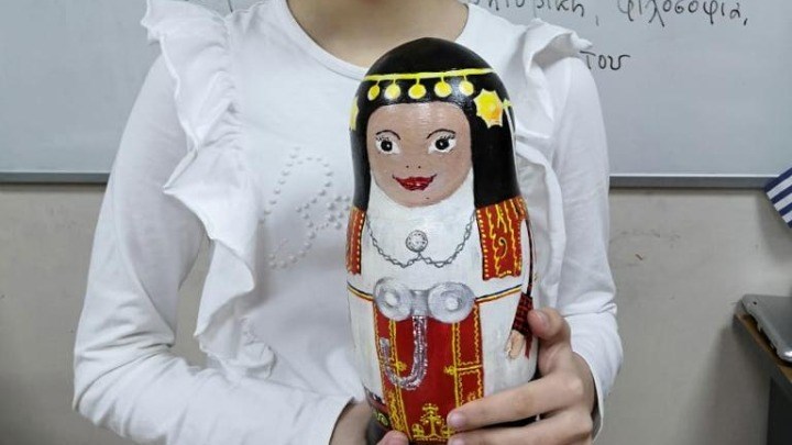 Η Ματριόσκα έγινε… Ελληνίδα – Μια 15χρονη πίσω από τη «γέννησή» της