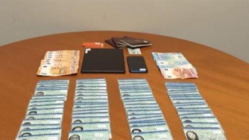 ΕΛ.ΑΣ.: Τον “τσάκωσαν” με 72 ταυτότητες και 4 διαβατήρια – ΦΩΤΟ