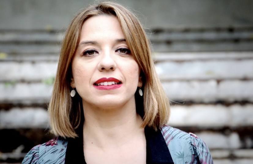 Η Μοσχοχωρίτη ανεβάζει το “Μια χώρα δύο αιώνες μετά” του Φλουράκη με Κουρλαμπά και Νίνου