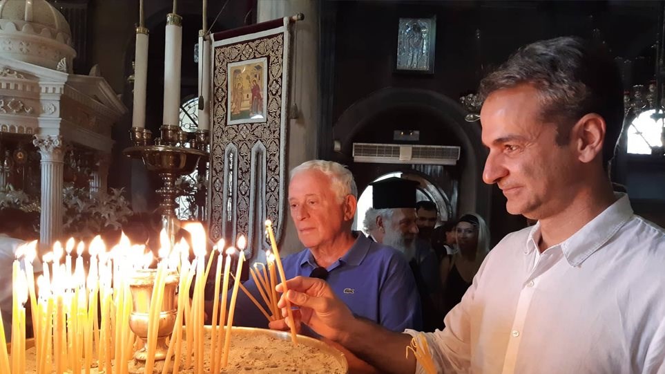 Κυριάκος Μητσοτάκης: Στην Τήνο με το πλοίο της γραμμής