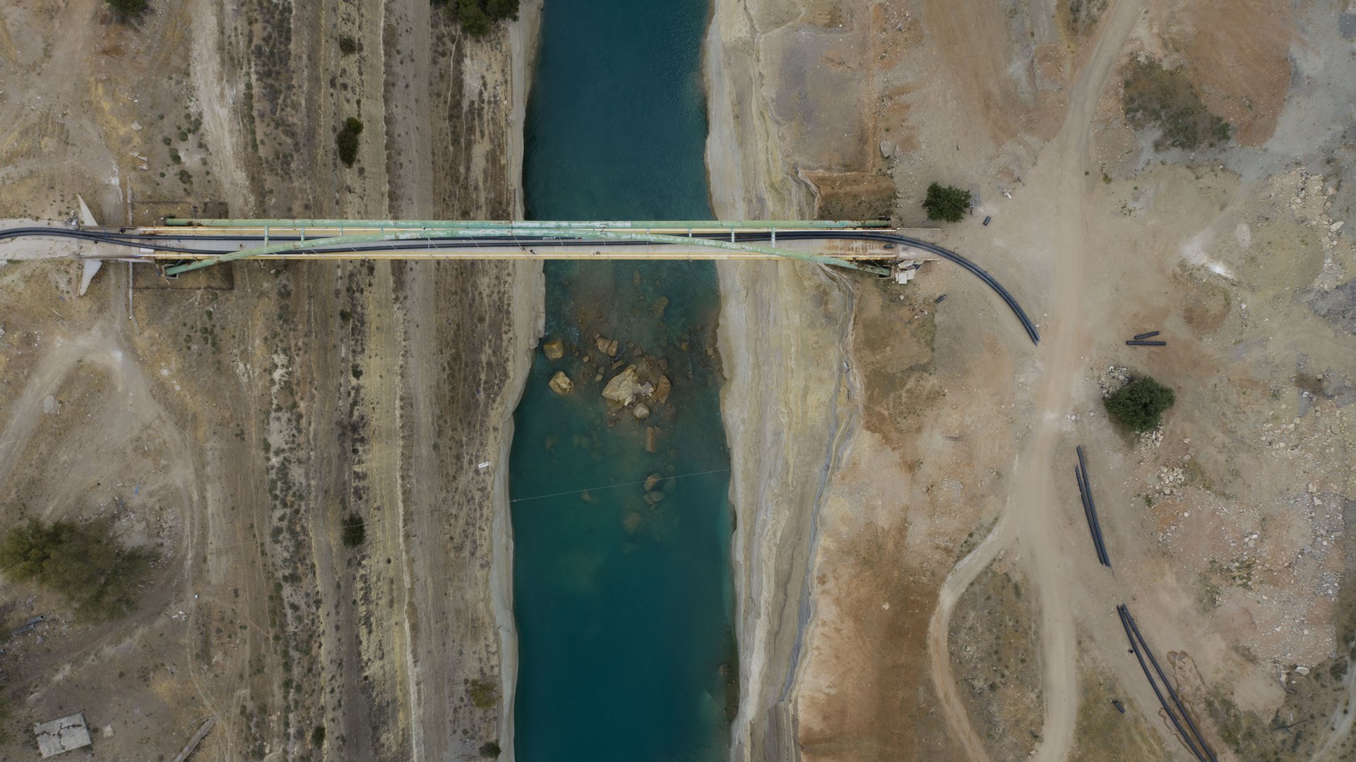 Ισθμός της Κορίνθου: Η μεγάλη κατολίσθηση από ψηλά – ΦΩΤΟ – ΒΙΝΤΕΟ