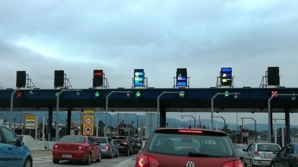 Διόδια: Συνεχίστηκε και το Σάββατο η έξοδος από την Αθήνα – Πάνω από 60.000 οχήματα σε Αφίδνες- Ελευσίνα