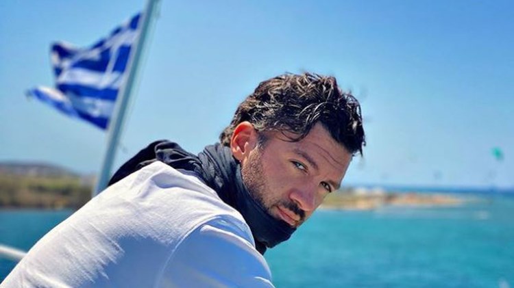 Τζωρτζ Παπακώστας: Συγκατοικεί με τη σύντροφό του στα νότια προάστια