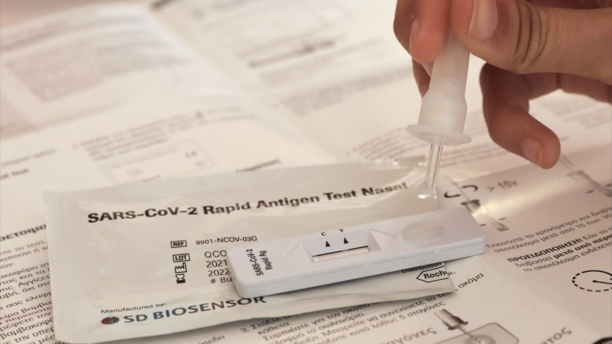 Τι συμβαίνει με τα self test στα σχολεία – Πώς αποφασίστηκε να γίνεται ένα κάθε εβδομάδα – ΒΙΝΤΕΟ
