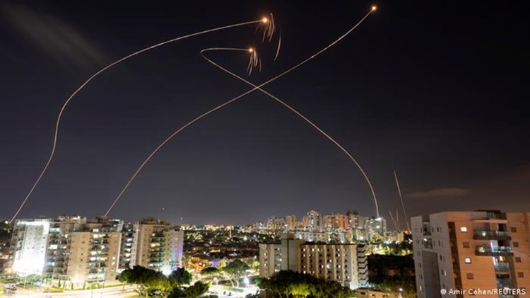 “Iron Dome”: Η αντιπυραυλική “ασπίδα” του Ισραήλ – Πόσο κοστίζει και πώς λειτουργεί