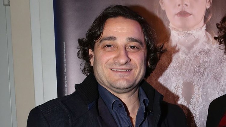 Βασίλης Χαραλαμπόπουλος: Έσωσε σκυλάκι που το είχαν πετάξει στα σκουπίδια – ΒΙΝΤΕΟ