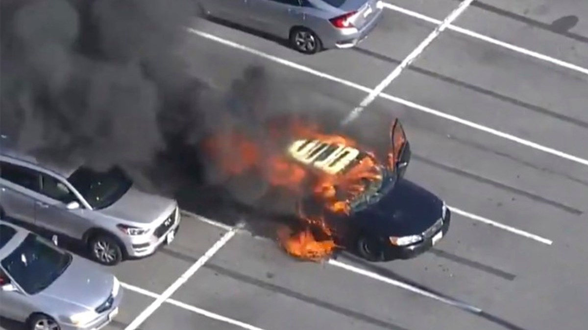 ΗΠΑ: Έβαλε αντισηπτικό ενώ κάπνιζε και πήρε το αυτοκίνητο φωτιά – ΒΙΝΤΕΟ