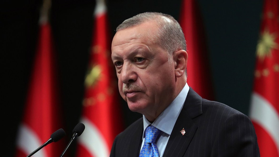 Ερντογάν για τις καταγγελίες Πεκέρ: Προσπαθούν να στριμώξουν την Τουρκία – Στηρίζει Σοϊλού