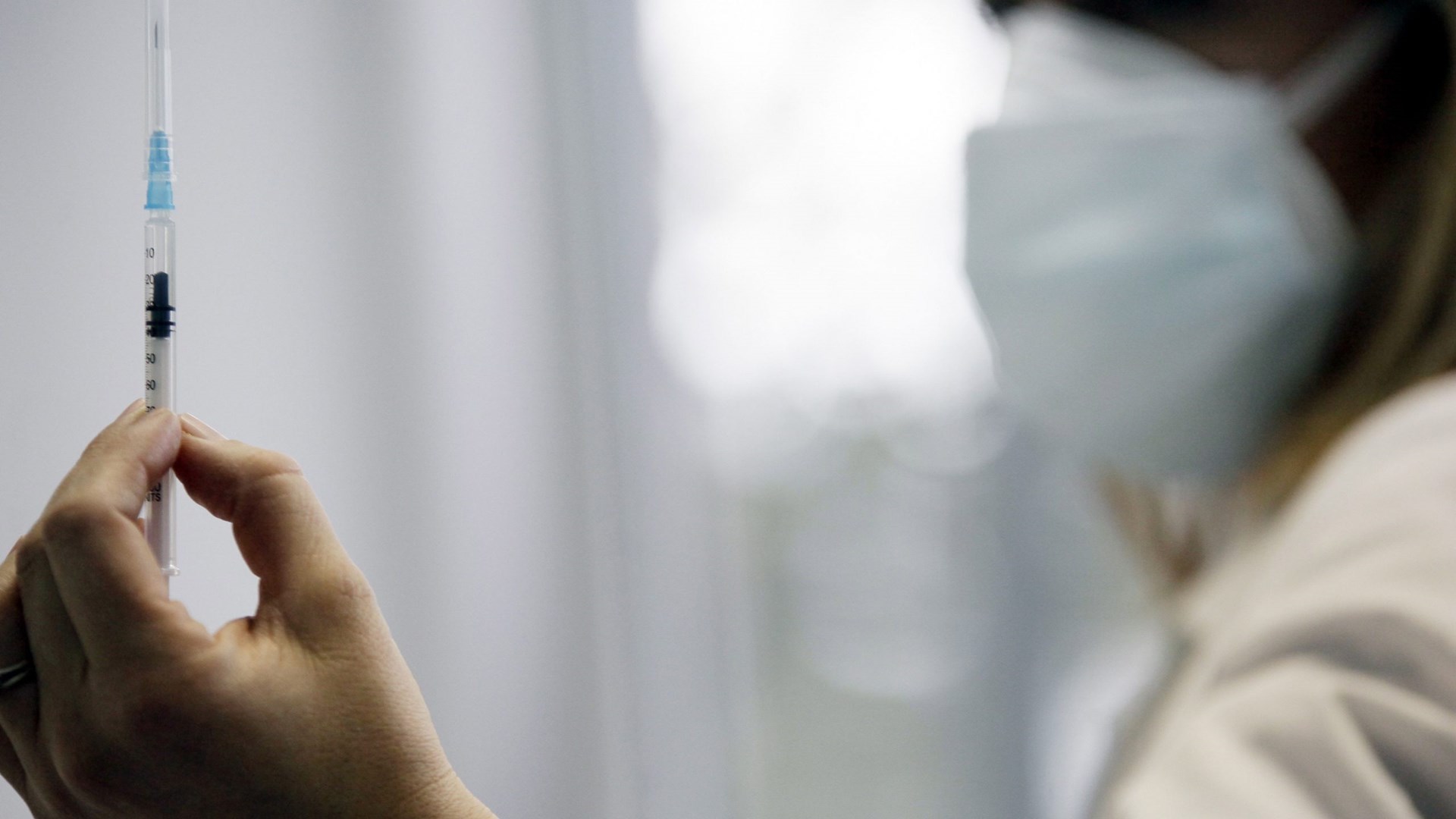 Κορονοϊός – Λάρισα: Γιατρός καλεί τον κόσμο να μην εμβολιασθεί – “Διαταραχές στο ανθρώπινο DNA”