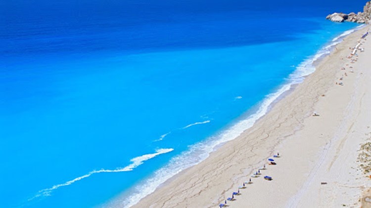 Γαλάζιες Σημαίες 2021: Στη δεύτερη θέση παγκοσμίως η Ελλάδα – Ποιες είναι οι 545 παραλίες που βραβεύτηκαν