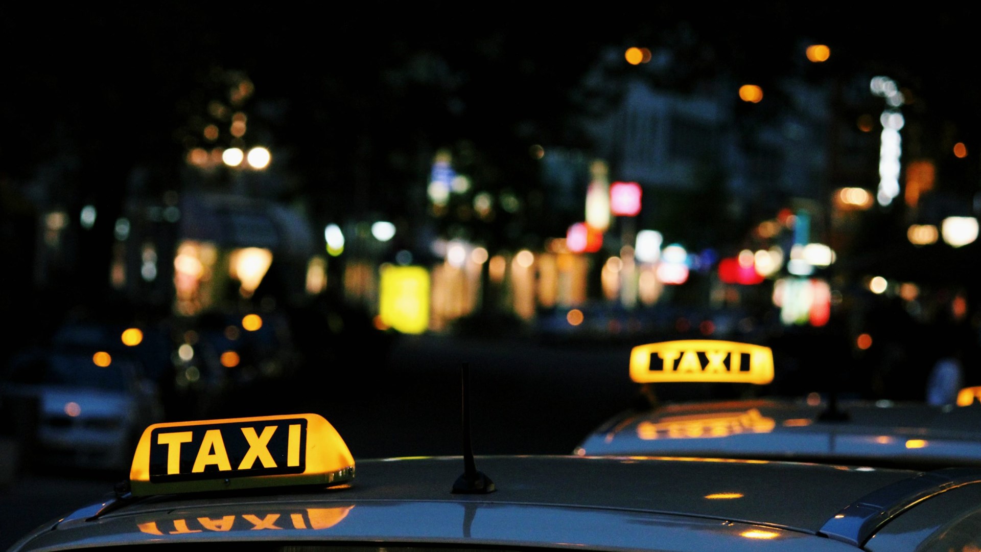 Ταξί: Αύξηση του αριθμού των επιβατών ζητούν οι οδηγοί – Το αίτημα στην Επιτροπή των ειδικών