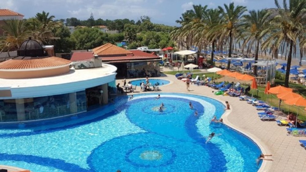 Χανιά: Ξενοδόχος δίνει μπόνους στους υπαλλήλους που θα εμβολιαστούν – “Την επόμενη μέρα είχαν κλείσει όλοι ραντεβού”