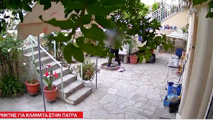 Πάτρα: Άρπαξε την μπουγάδα κι έφυγε – Καρέ-καρέ η περίεργη κλοπή – ΒΙΝΤΕΟ