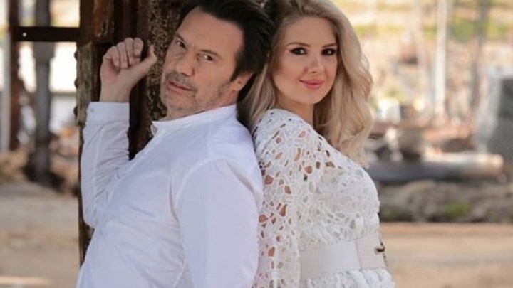 Στράτος Τζώρτζογλου: Αποκάλυψε τι έχει “πειράξει” στο πρόσωπό του – “Δεν με ενδιέφερε το σεξ πριν γνωρίσω τη γυναίκα μου”