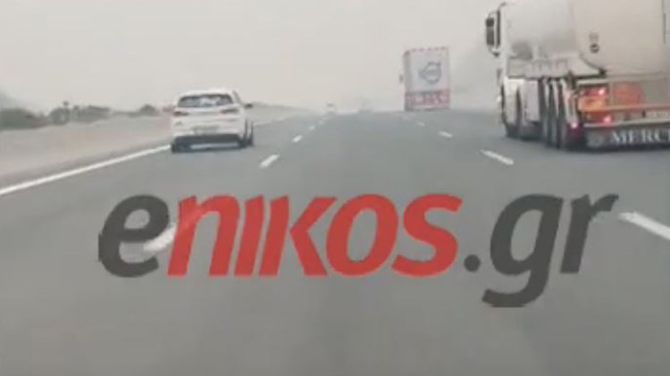 Φωτιά στον Σχίνο Κορινθίας: Περιορισμένη η ορατότητα στην Εθνική Οδό Αθηνών – Κορίνθου εξαιτίας του καπνού – ΒΙΝΤΕΟ αναγνώστη