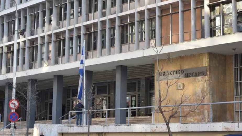 Θεσσαλονίκη: Ελεύθερος υπό όρους αφέθηκε ο ιδιοκτήτης βενζινάδικου που κατηγορείται για βιασμό