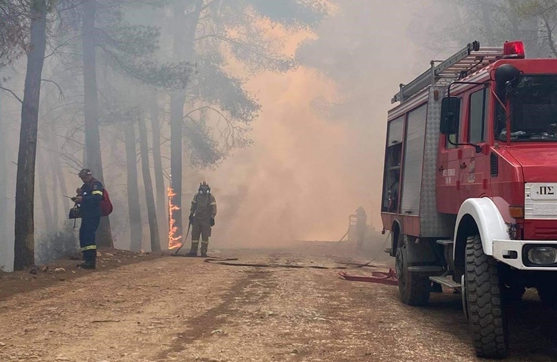 “Πύρινος εφιάλτης” στην Κορινθία: Πώς κάηκαν πάνω από 20.000 στρέμματα – Χαρδαλιάς: Έρχεται δύσκολη νύχτα