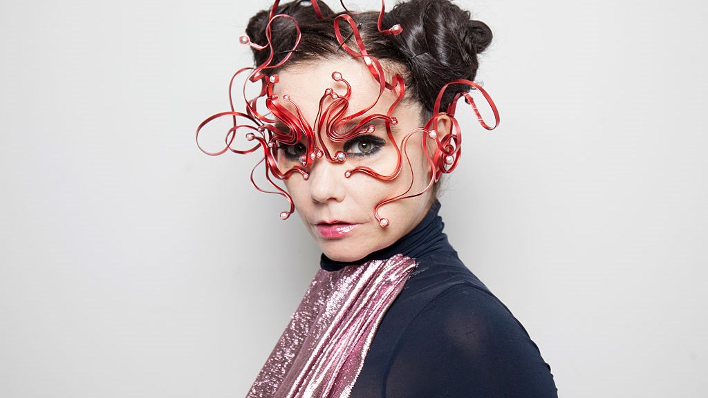Η Björk ως μάγισσα πρωταγωνιστεί με την κόρη της στη νέα ταινία του Robert Eggers