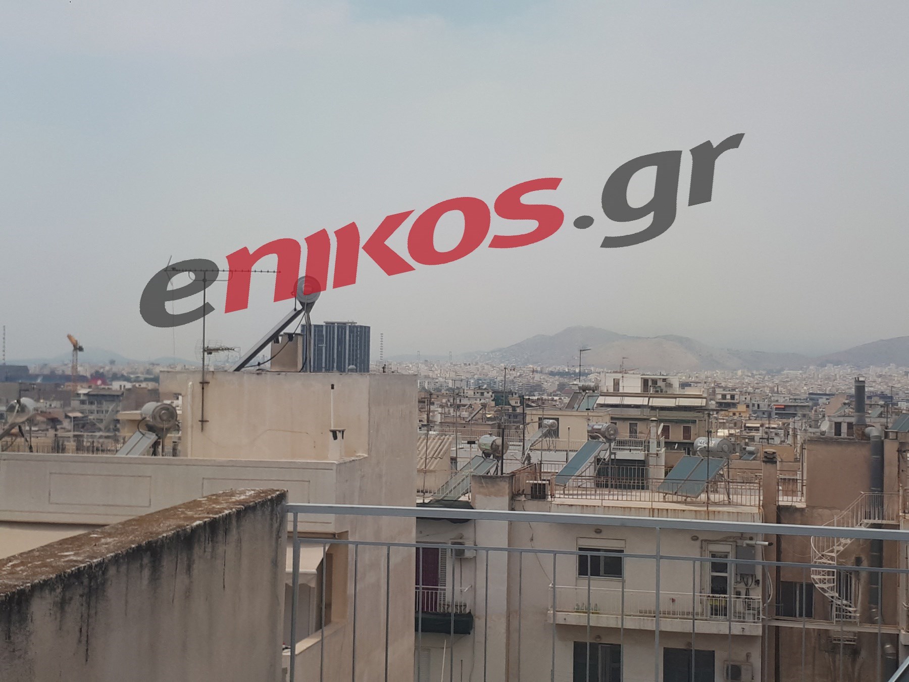 Φωτιά στον Σχίνο Κορινθίας: “Πνίγεται” στον καπνό ολόκληρη η Αθήνα – Συγκλονιστικό βίντεο από drone
