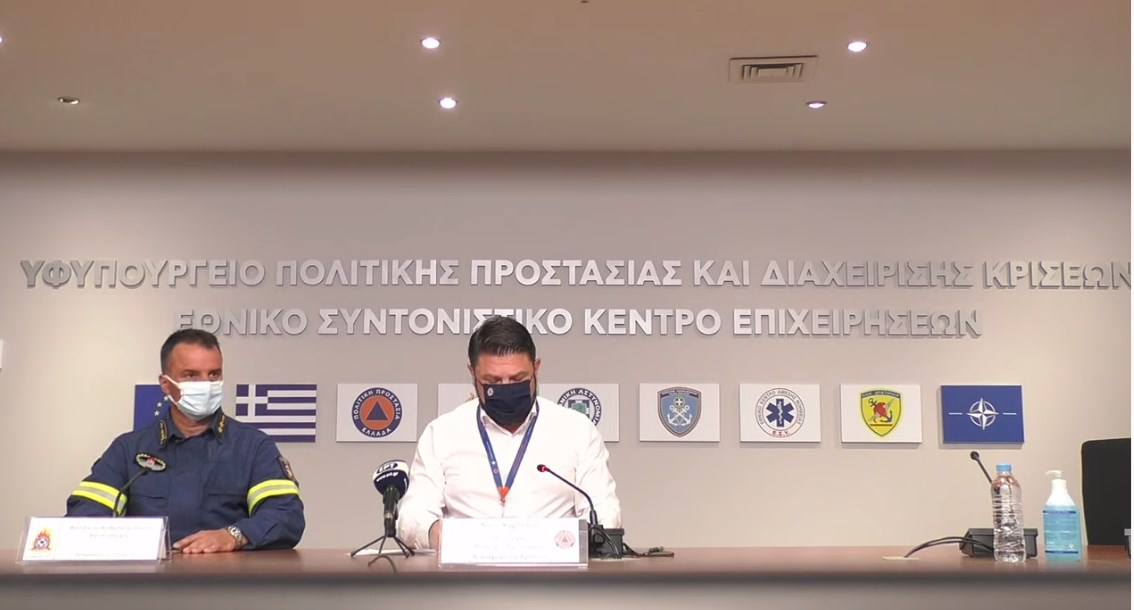 Απευθείας – Η ενημέρωση για τη φωτιά στην Κορινθία από τον Νίκο Χαρδαλιά