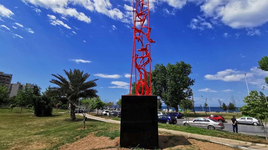 Το εμβληματικό έργο του Κωστή Γεωργίου METEORON στη Θεσσαλονίκη – Τι δήλωσε στον Realfm 97,8