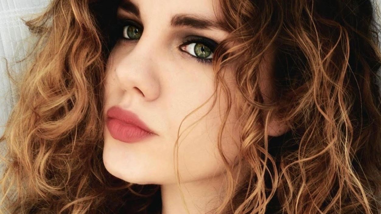 Η Ξυγκόρου πλάι σε Καραμπέτη – Ψαρρά στην σειρά “Αγάπη παράνομη” της ΕΡΤ