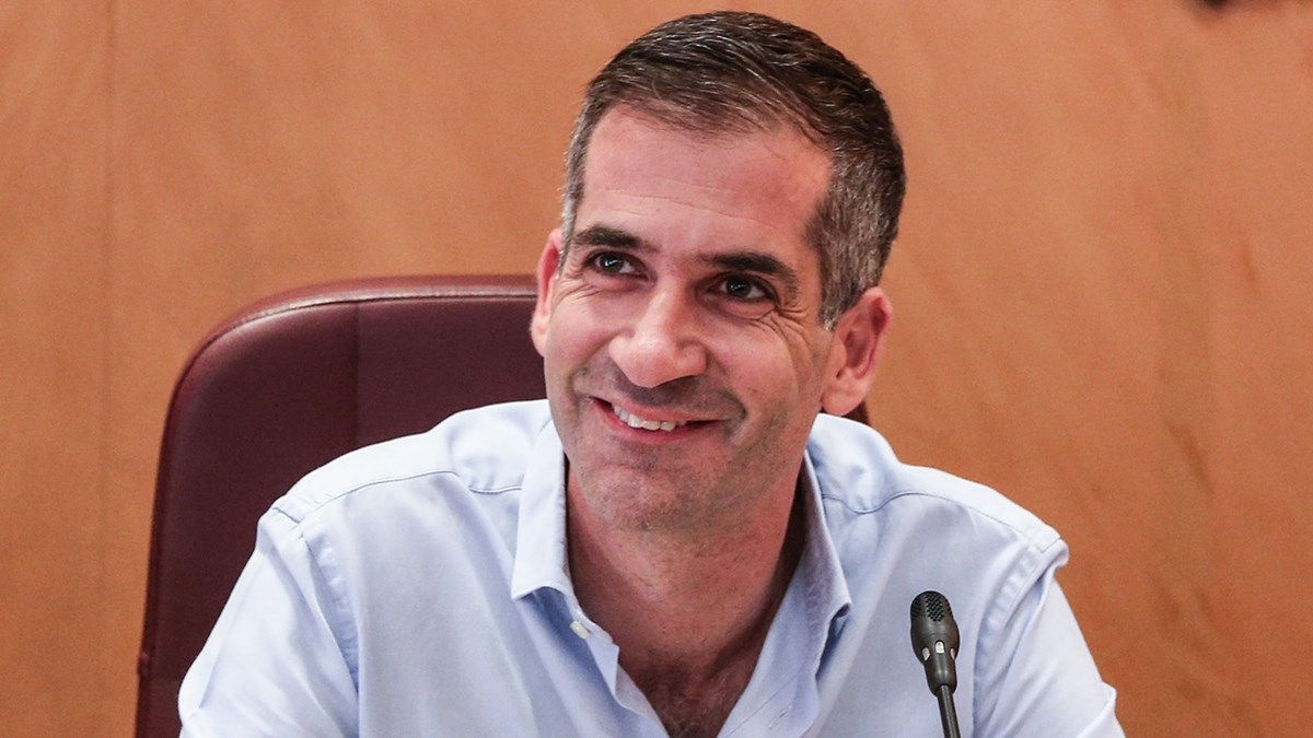 Κώστας Μπακογιάννης: Έκανε ελεύθερη πτώση για τη γιορτή του – Το μήνυμα για τα… αλεξίπτωτα – ΦΩΤΟ