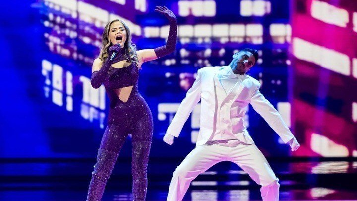Νίκος Κουκάκης: O “αόρατος” χορευτής στο stage της Eurovision που εντυπωσίασε και την Τζένιφερ Λόπεζ