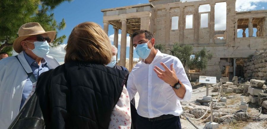 Τσίπρας στην Ακρόπολη: Σταματήστε να κακοποιείτε την κληρονομιά μας