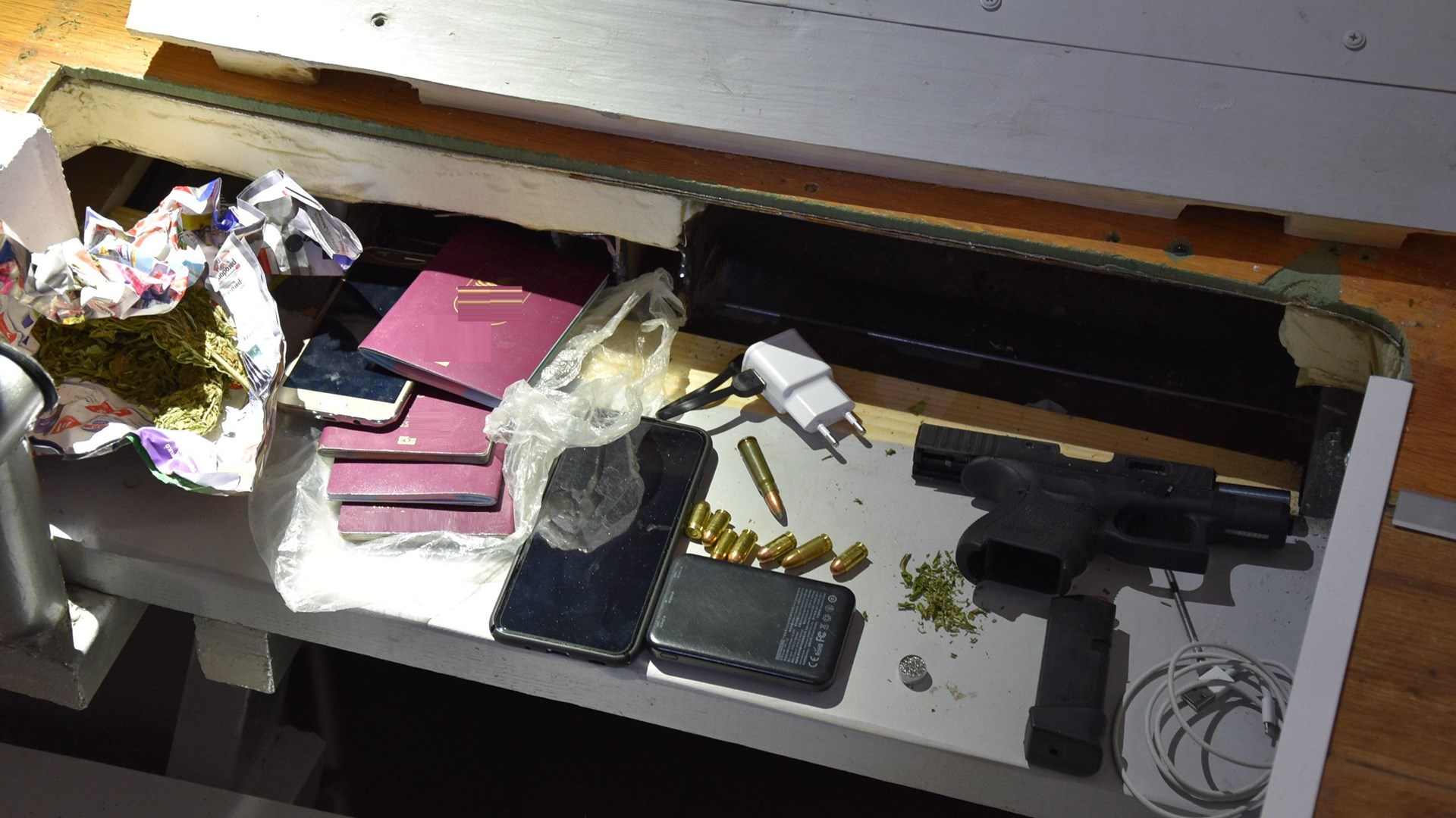 Κιλκίς: Είχε όπλα και ναρκωτικά σε κρύπτες στο σπίτι του – Τι εντόπισαν τα λαγωνικά της ΕΛ.ΑΣ.