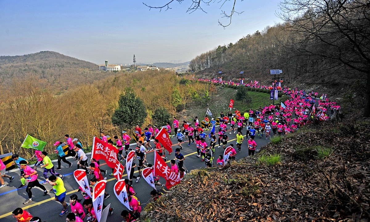 Κίνα: 16 νεκροί και πέντε αγνοούμενοι σε έναν ορεινό μαραθώνιο