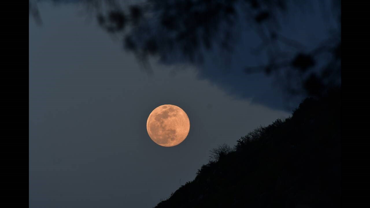 Σπάνιο φαινόμενο την Τετάρτη: Υπερπανσέληνος και η ολική έκλειψη Σελήνης