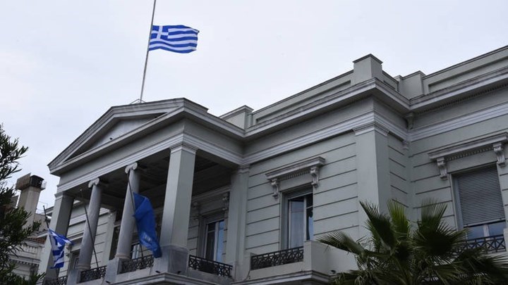 ΥΠΕΞ: Η Ελλάδα καταδικάζει με τον πιο έντονο τρόπο την πράξη κρατικής αεροπειρατείας – 11 Έλληνες στην πτήση