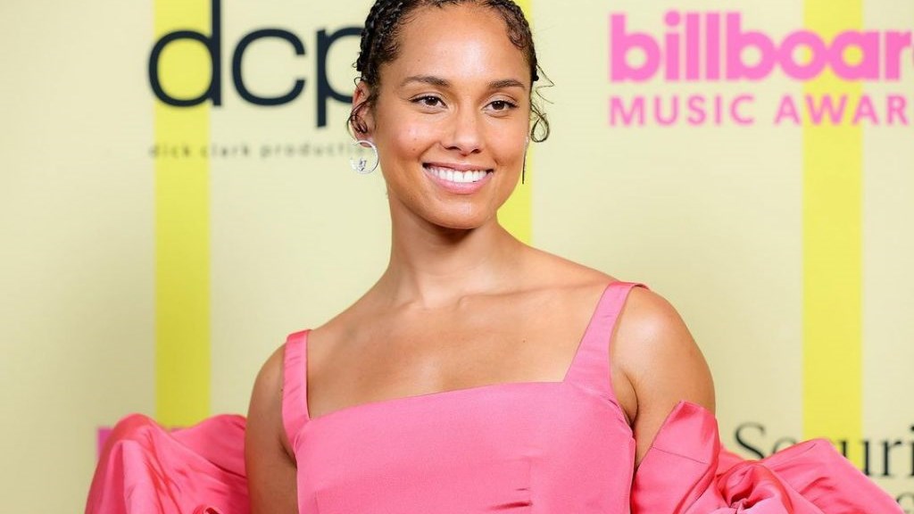 Billboard Music Awards 2021: Τα beauty looks που έκλεψαν τις εντυπώσεις στο κόκκινο χαλί