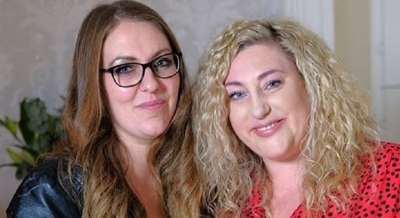 Βρετανία: Την εγκατέλειψαν βρέφος λίγων ωρών μέσα σε κουτί – Η συγκινητική συνάντηση με την αδελφή της 32 χρόνια μετά