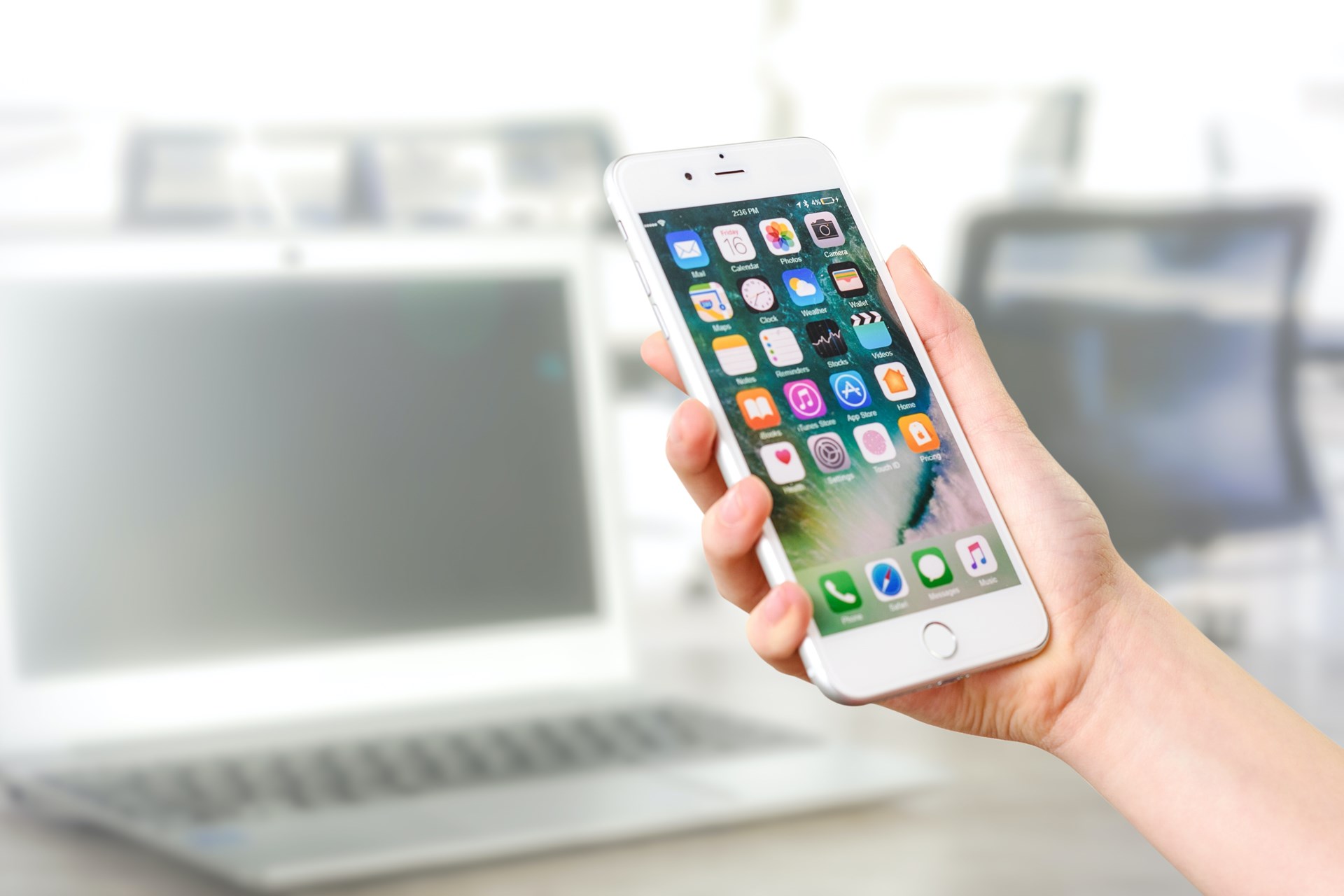 Apple: Διαθέσιμο το iOS 14.6 για τα iPhone – Γιατί πρέπει να κάνουν άμεσα update οι χρήστες