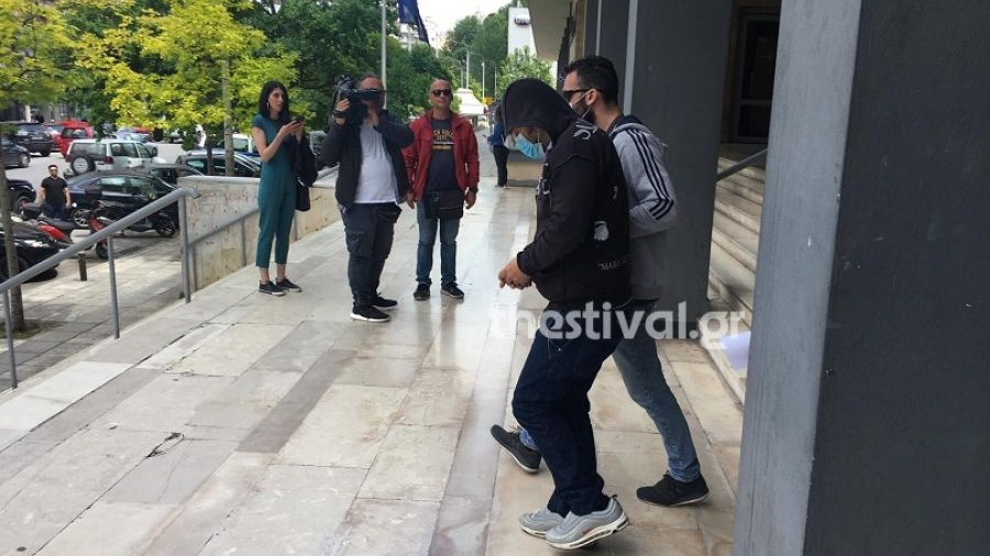 Θεσσαλονίκη: Τεμάχισε και έκαψε τη φίλη του… από πανικό – Ισόβια στον 39χρονο