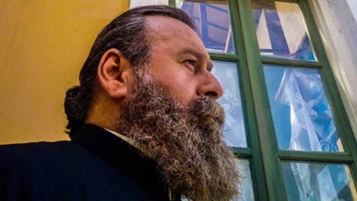 Άγριες Μέλισσες: Το βίντεο που ανέβασε ο παπά Γρηγόρης από τα γυρίσματα