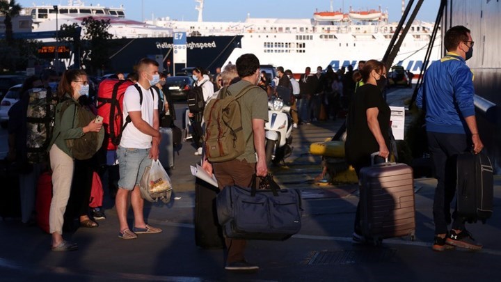 Σαρηγιάννης: Πώς επιδρούν η θερμοκρασία και τα self test στην αποκλιμάκωση των κρουσμάτων