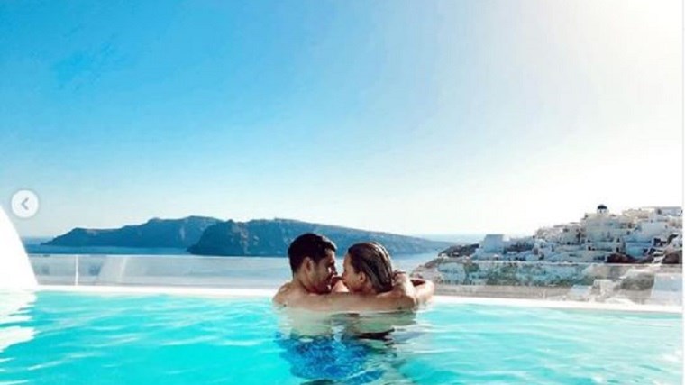 Άλβαρο Μοράτα: Στη Σαντορίνη με τη σύζυγό του