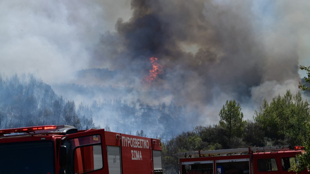 Φωτιά στην Κερατέα: Προληπτική εκκένωση οικισμού – Τι λέει στο enikos.gr ο Δήμαρχος Λαυρεωτικής