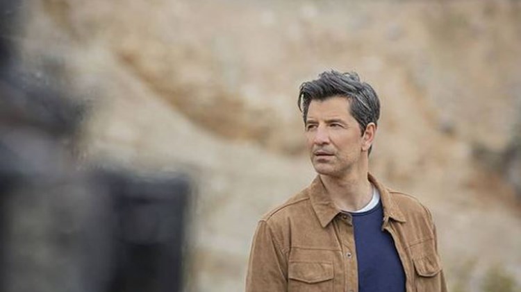 Σάκης Ρουβάς: Πήγε στο γήπεδο και άκουσε … “γαλλικά” – Η αντίδραση του τραγουδιστή – ΒΙΝΤΕΟ