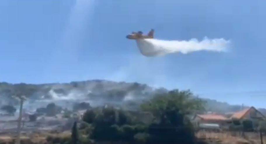 Υπό μερικό έλεγχο η φωτιά στην Κερατέα