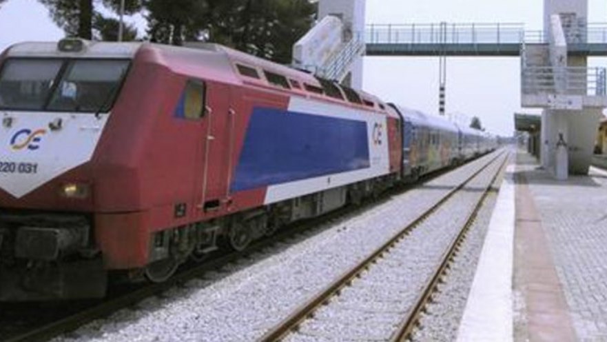 Συναγερμός στη Θήβα: Λιθοβόλησαν τρένο