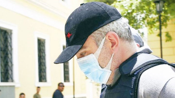 Υπόθεση “ψευτογιατρού”: Με ποιες κατηγορίες προτείνει η εισαγγελέας να παραπεμφθεί σε δίκη – Ζητεί να καθίσει στο εδώλιο και πρώην υπουργός