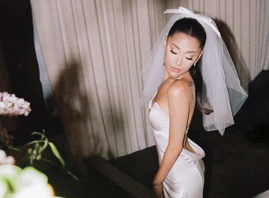 Οι πρώτες φωτογραφίες από τον γάμο της Ariana Grande – ΦΩΤΟ