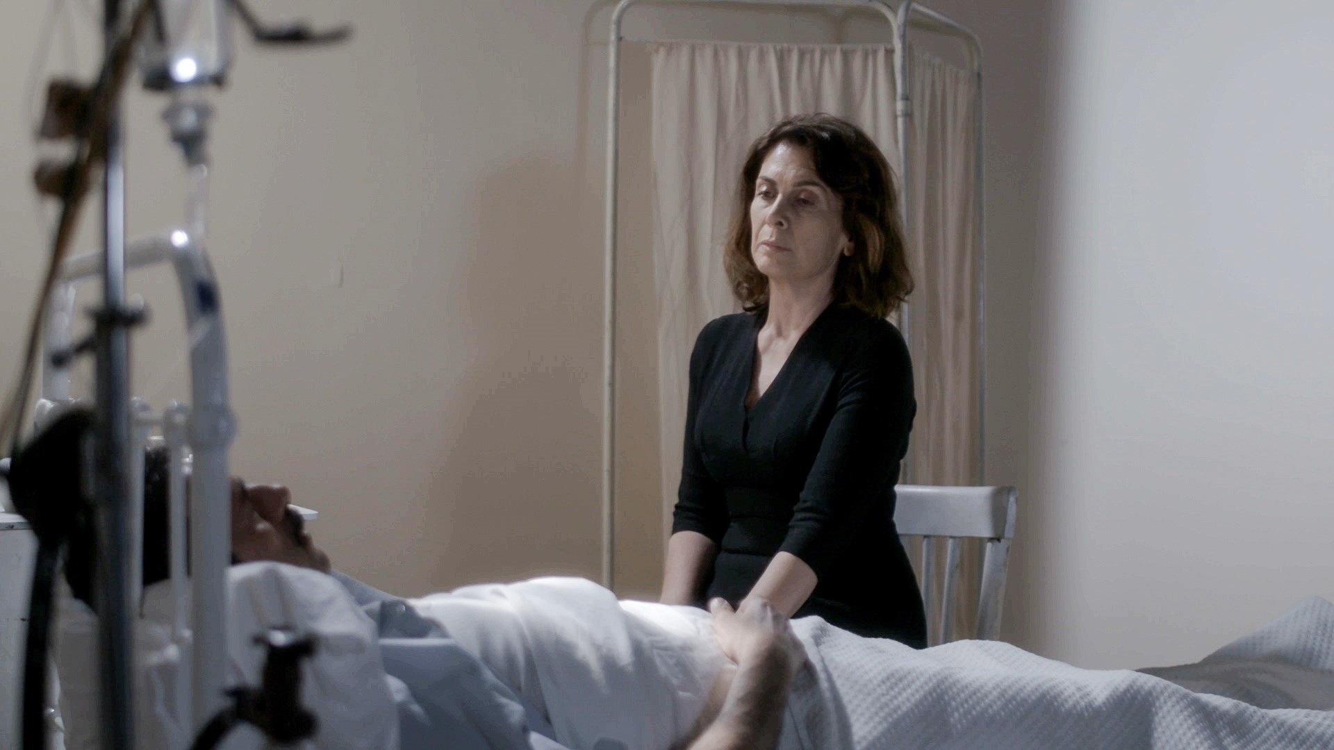 Άγριες Μέλισσες: Η Μυρσίνη καταρρέει – Θα ξεσπάσει απροκάλυπτα την οργή της ή θα κινηθεί στα σκοτάδια;