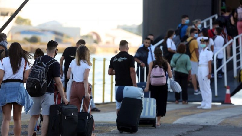 Κορονοϊός: Πώς θωρακίζονται τα νησιά για τη νέα τουριστική περίοδο – Ο ρόλος των self και rapid test