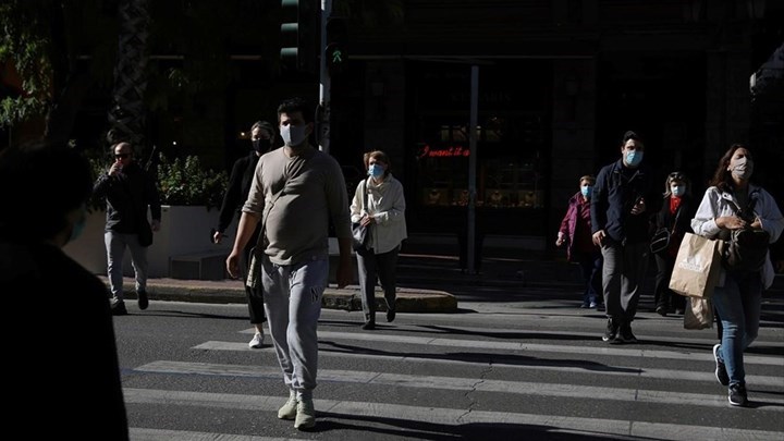 Κορονοϊός: Πώς σχετίζεται η σοβαρότητα των συμπτωμάτων με τη μολυσματικότητα;