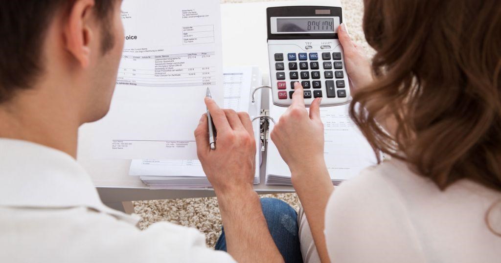 Φορολογικές δηλώσεις: Ποιοι θα πάρουν επιστροφή φόρου – Τι ισχύει για τα μπλοκάκια – Παραδείγματα